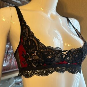 Victoria’s Secret lace bra Swarovski. Size Small New with tag
